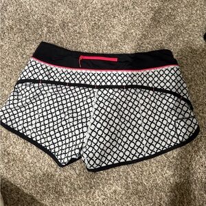 Lululemon Speed up short 2.5”